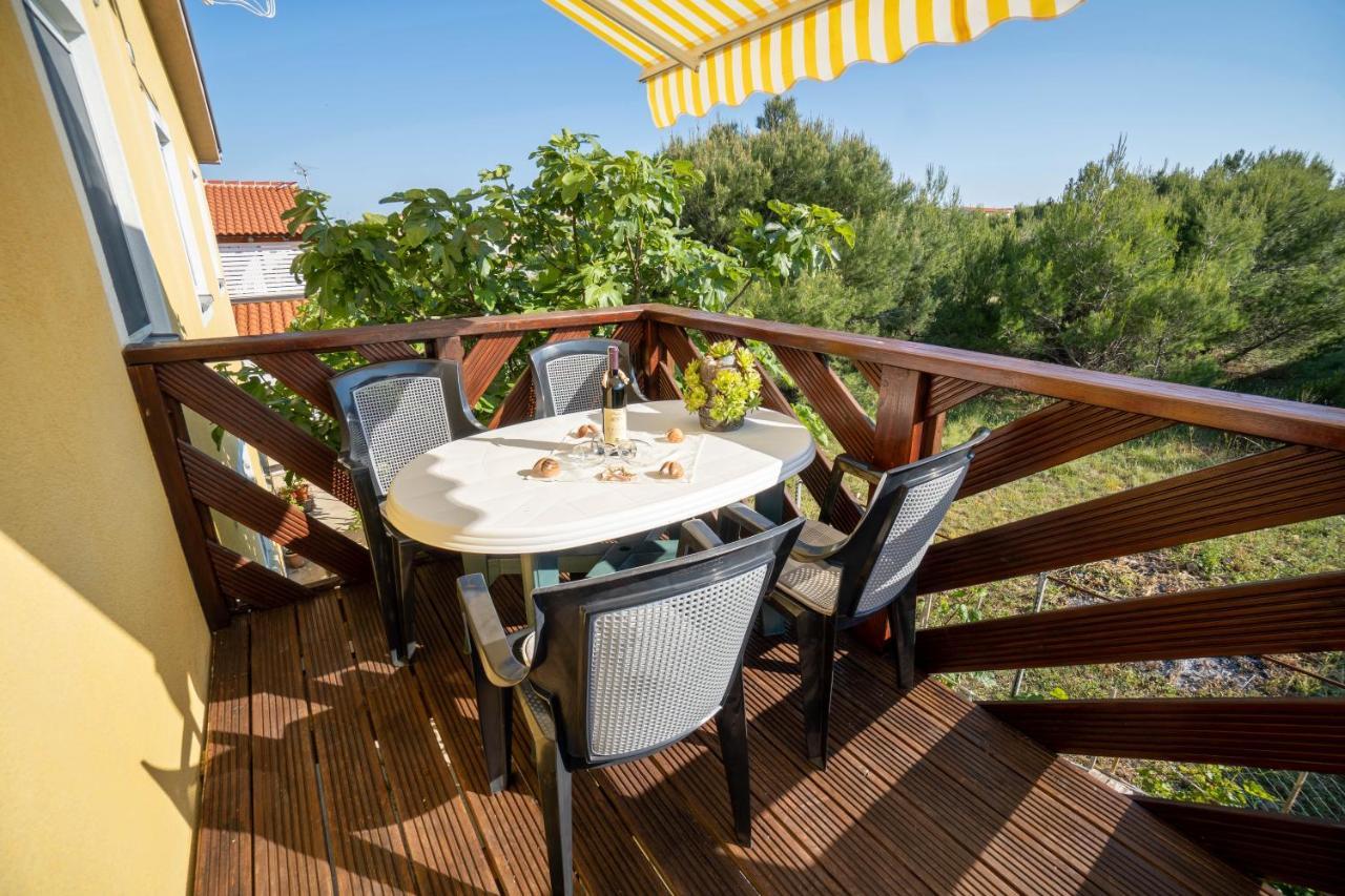 Apartments Pavic Vir Exterior foto